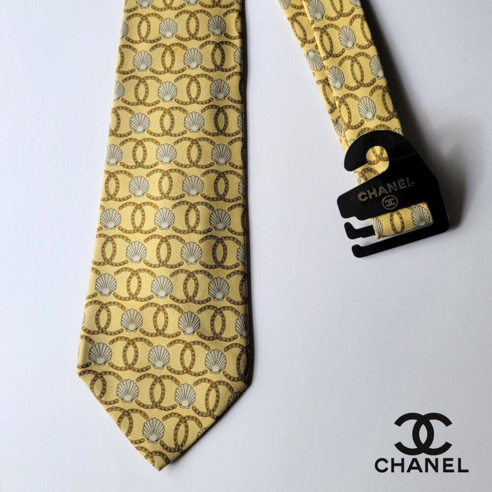 CHANEL Men's Vintage Tie 100% Silk Made in Italy - Yellow with Shells & CCs
